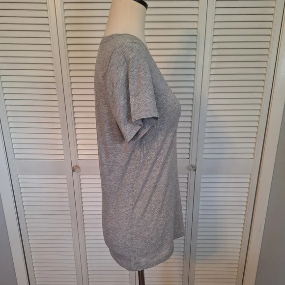 Nike Women's Gray V-Neck Dri fit T-Shirt Small *D3 - Picture 3 of 6